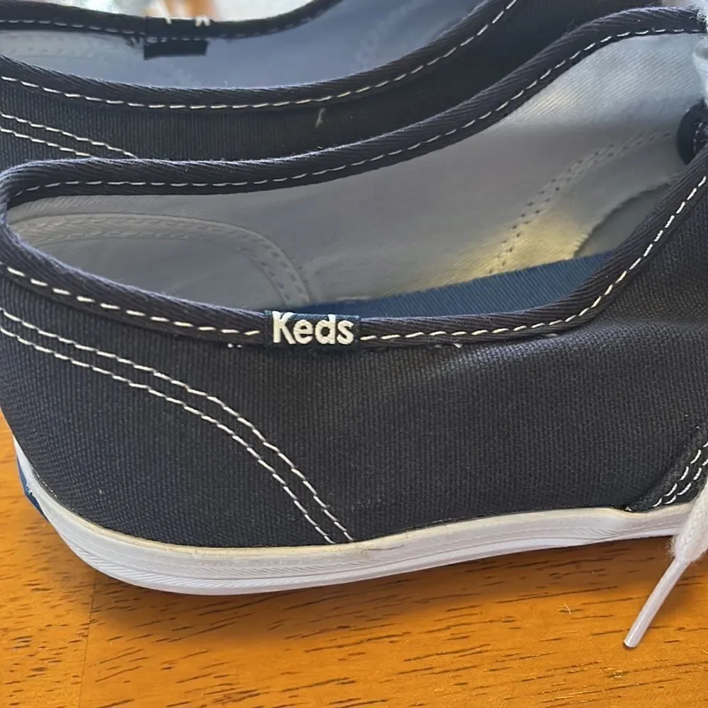EXCELLENT LIKE NEW CONDITION WOMEN’S SIZE 10 NAVY BLUE KEDS